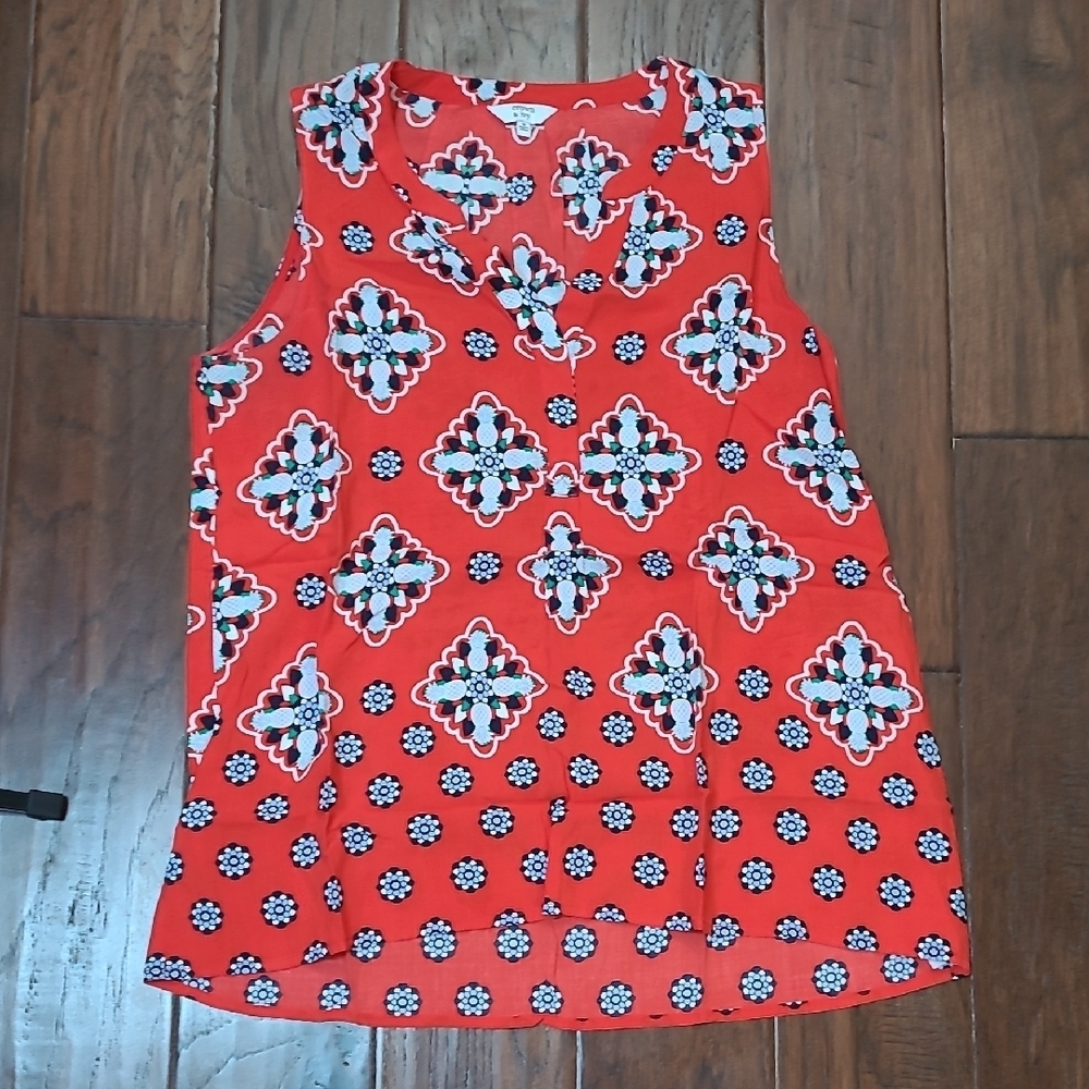 Crown & Ivy Red Colorful Sleeveless Blouse size Medium